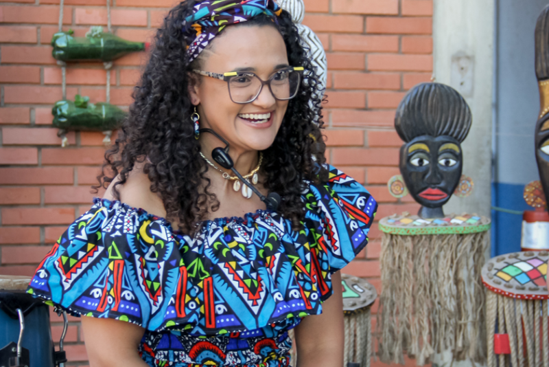 'Preta, Preta, Pretinha em: O Baú das Histórias' estreia temporada na Casa de Cultura Mario Quintana em Porto Alegre