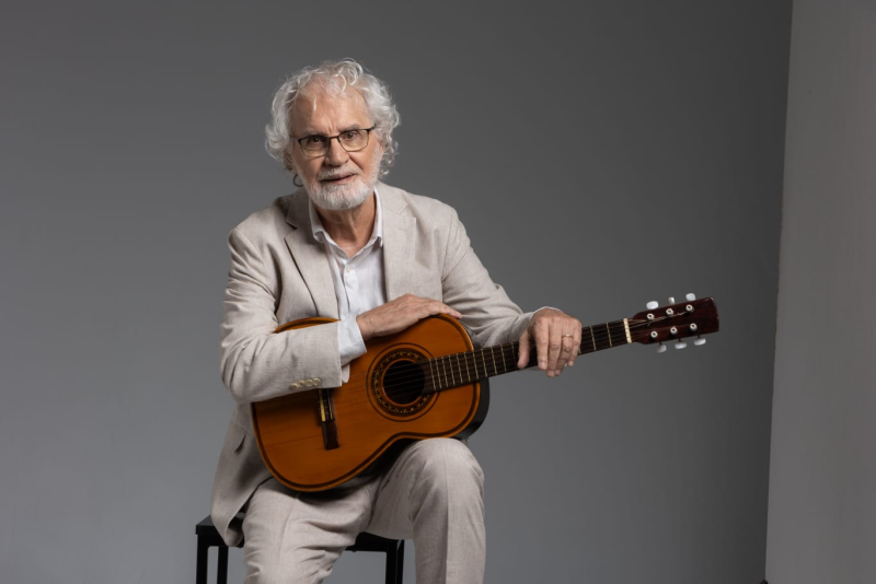 Renato Teixeira celebra mais de 80 anos com show no Teatro Feevale, em Novo Hamburgo no dia 12 de agosto