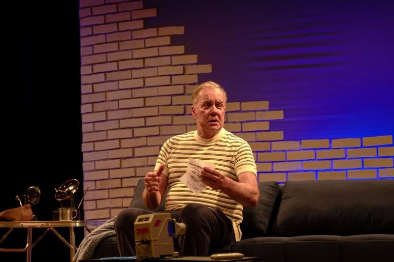 Luiz Fernando Guimarães celebra 50 anos de carreira com a comédia 'Baixa Sociedade' em Novo Hamburgo