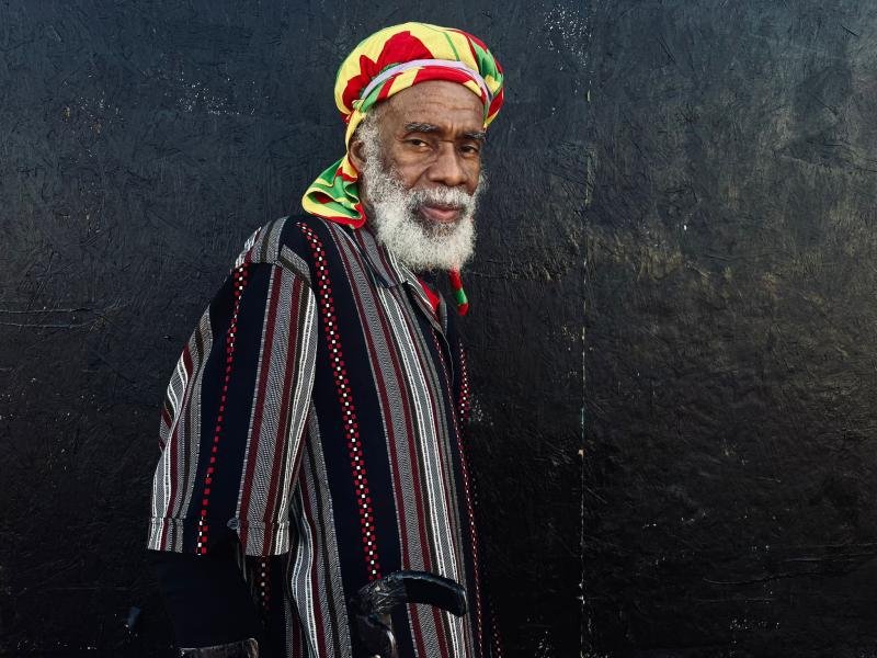 Israel Vibration celebra mais de 50 anos de reggae em show histórico no Opinião, em Porto Alegre nesta quinta-feira (27)