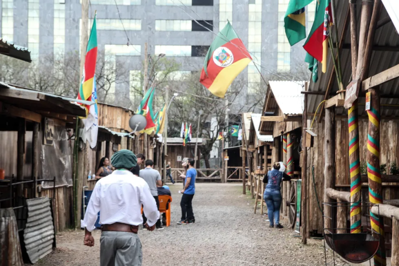 Acampamento Farroupilha 2026 reúne grandes nomes da música gaúcha e mais de 120 atrações gratuitas em Porto Alegre