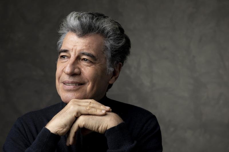 Paulo Betti revisita a própria história em espetáculo emocionante na inauguração do Teatro Bancários RS