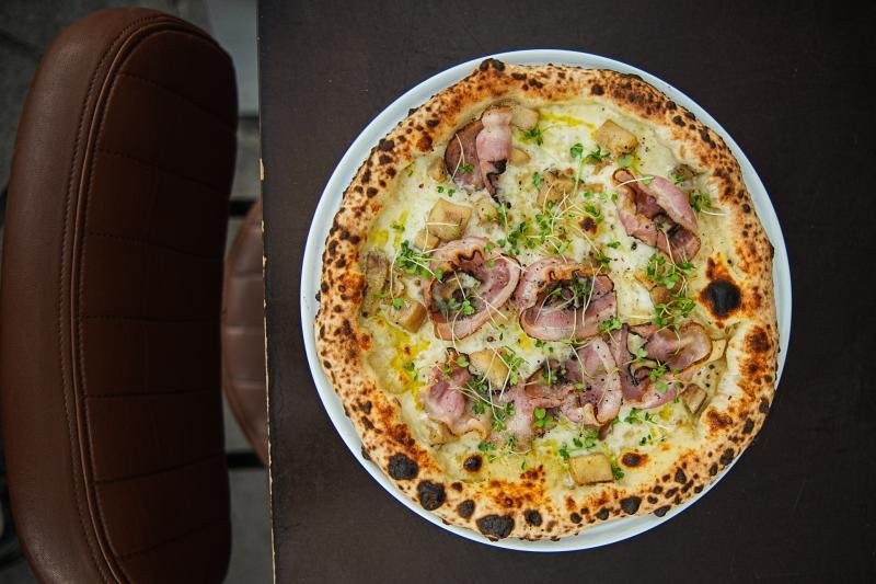 Grani Pizzeria oferece combo de pizza napoletana com bebida a partir de R$ 52 nas terças-feiras