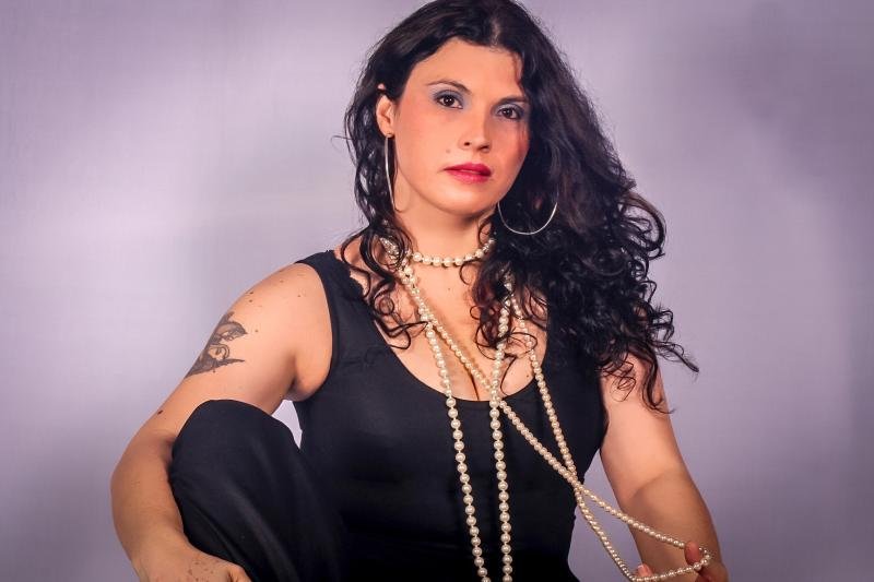 Ilse Lampert celebra 35 anos de música e boemia em show especial com convidados em Porto Alegre