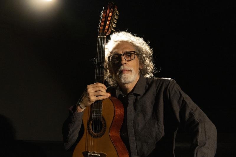 Cau Karam lança álbum instrumental 'Viola Fora das Modas' com show em Porto Alegre nesta quarta-feira (28)