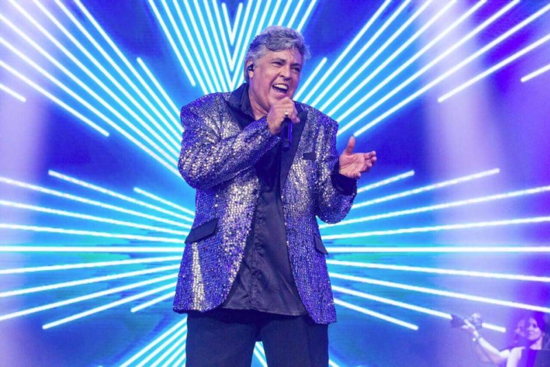 Sidney Magal faz show de comemoração aos 50 anos de carreira em Porto Alegre 