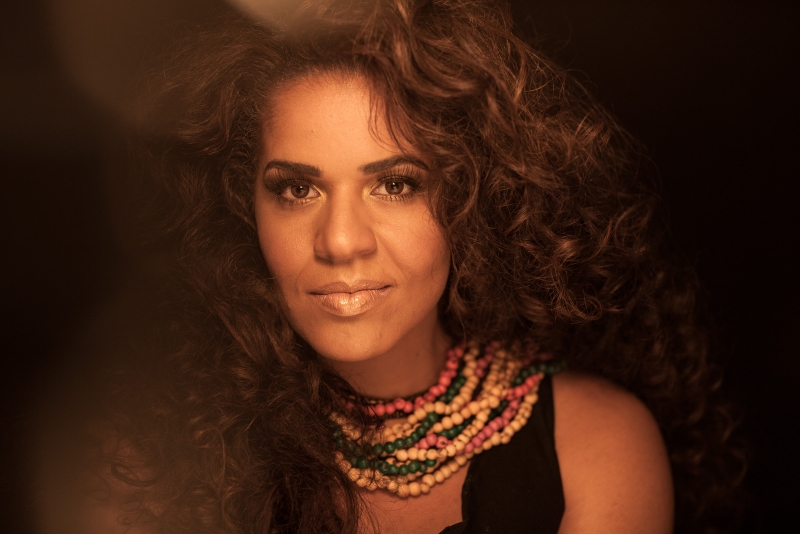 ANAADI faz pocket show na Livraria Saraiva no ParkShopping Canoas