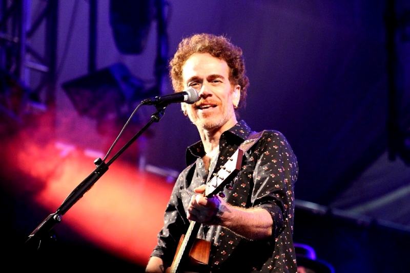 Nando Reis faz público vibrar em noite de Pepsi Twist Land