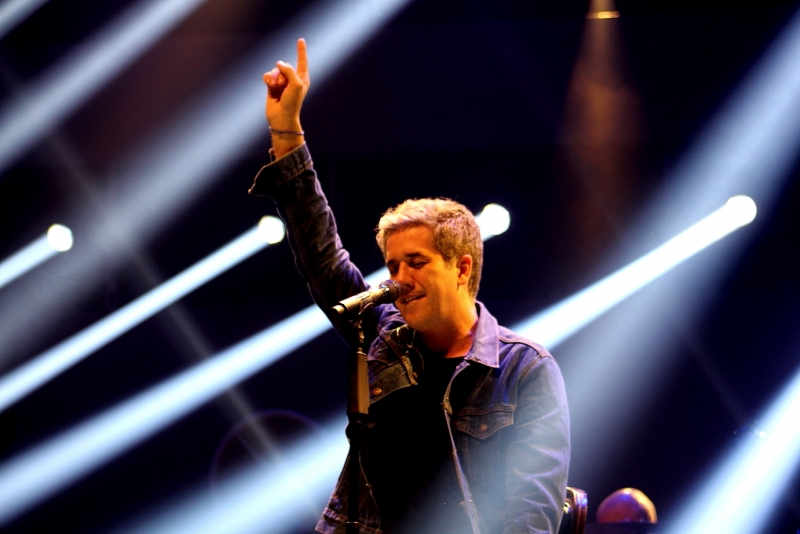 Jota Quest empolga público em Porto Alegre em noite de celebrações