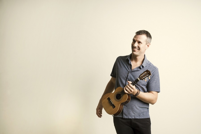 Eduardo Pitta faz pocket show em Sunset às margens do Guaíba