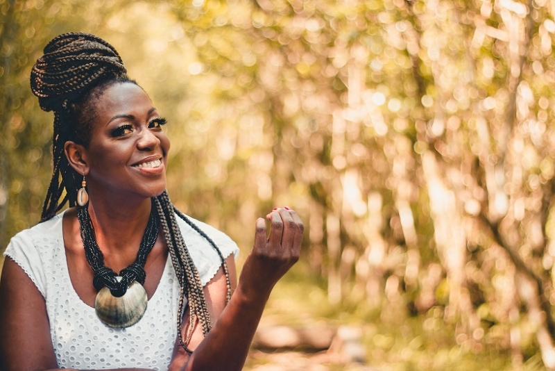 Espaço 373 recebe a cantora Glau Barros na terceira Feijoada com Samba