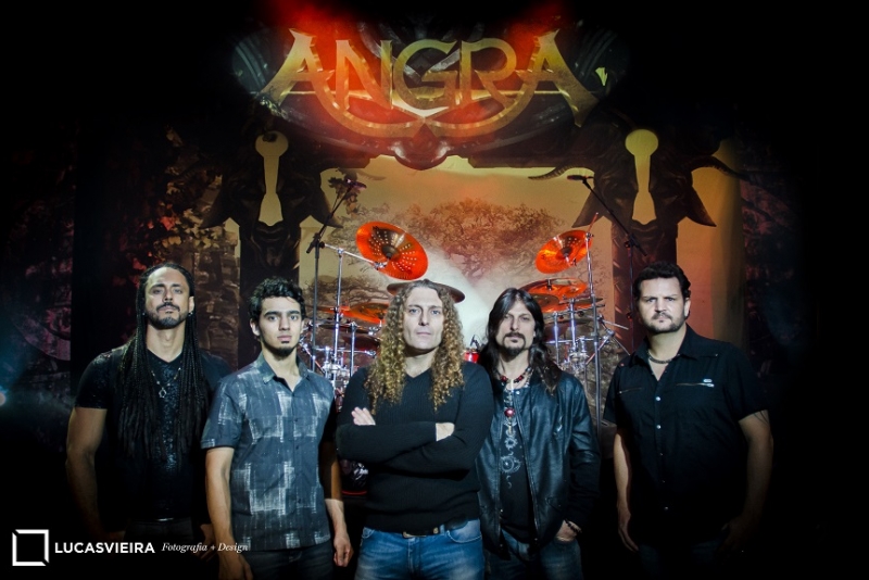 Angra se apresenta no domingo 15 de maio no Opinião