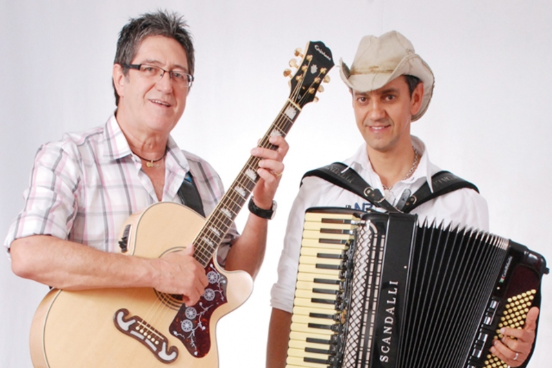 Dia 18 de maio show com Oswaldir e Carlos Magrão no Theatro São Pedro