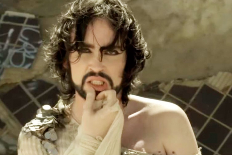 Johnny Hooker  se apresenta em porto Alegre no dia 20 de maio
