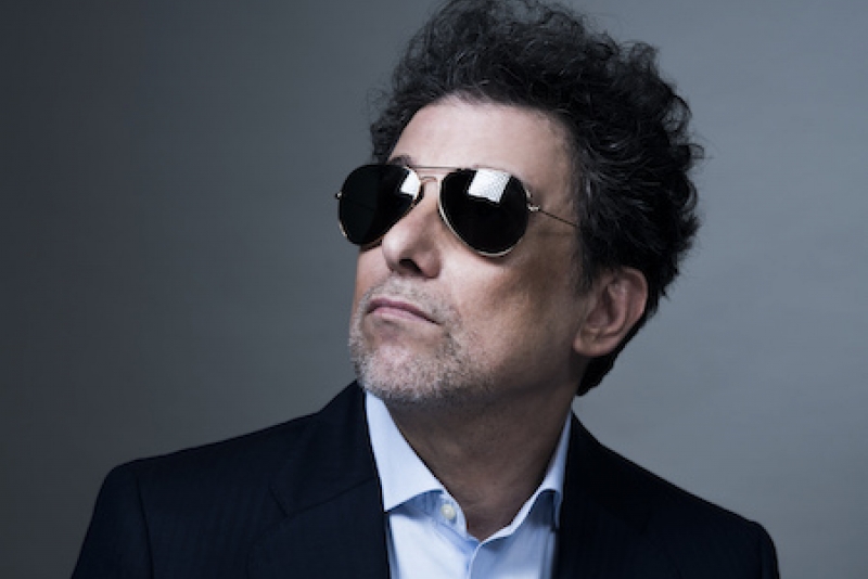 Argentino Andrés Calamaro apresenta na capital a turnê do álbum Cargar La Suerte