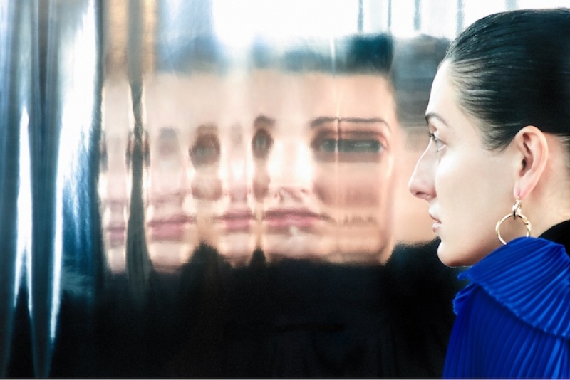 Clarice Falcão apresenta em Porto Alegre a turnê do novo álbum 'Tem Conserto'