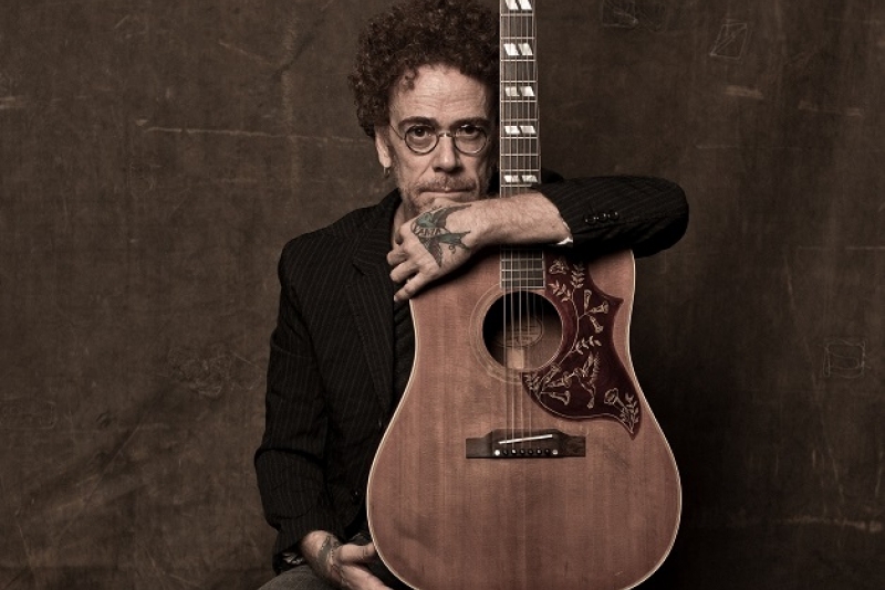 Nando Reis se apresenta em Novo Hamburgo no Teatro FEEVALE