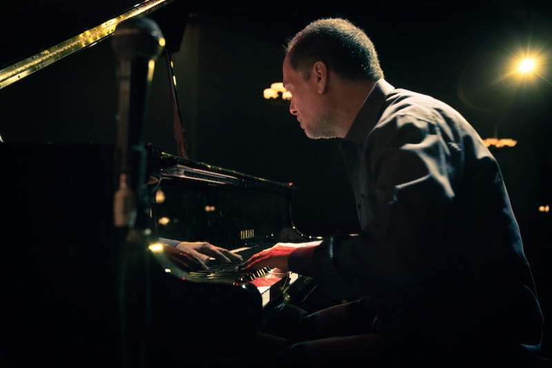 Pianista argentino Adrián Iaies traz a Porto Alegre seu novo projeto 'Colegiales Trio'