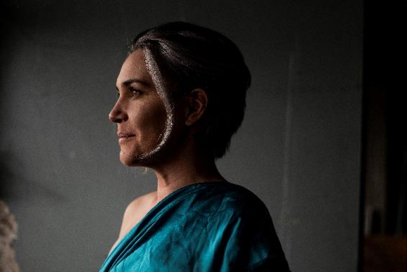 Adriana Deffenti lança álbum Controversa em novembro no Theatro São Pedro