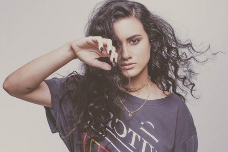 Cantora Day apresenta novo trabalho no Teatro do Sesc em Porto Alegre