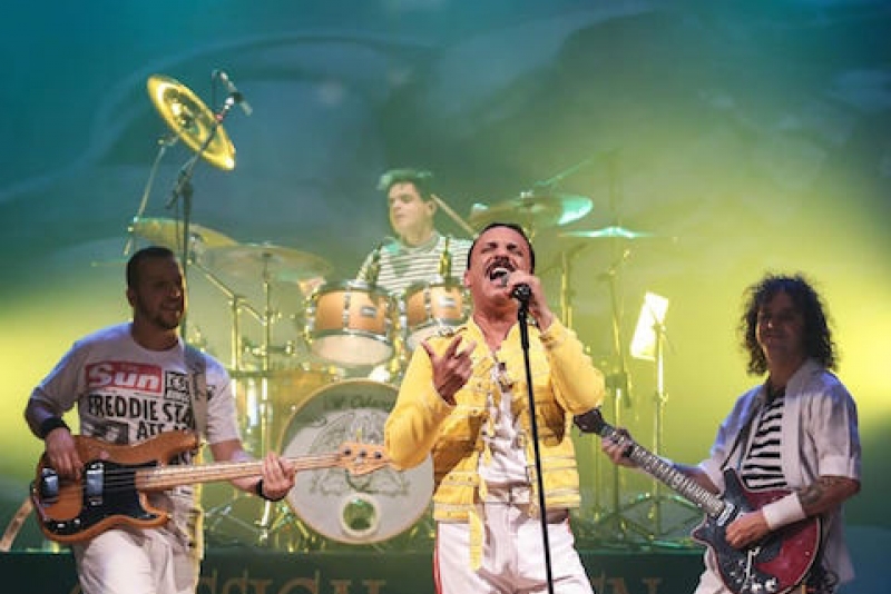 Classical Queen se apresenta pela primeira vez no Opinião em julho