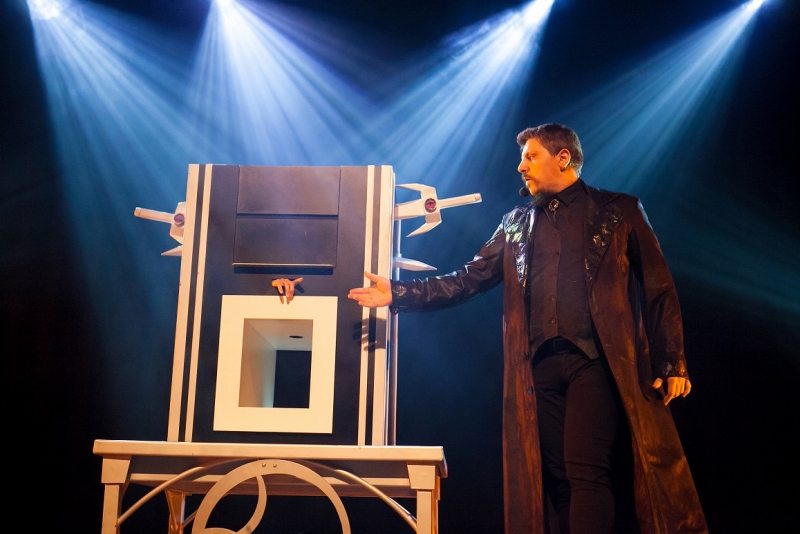 Kronnus apresenta o show  O Ilusionista no Porto Verão Alegre