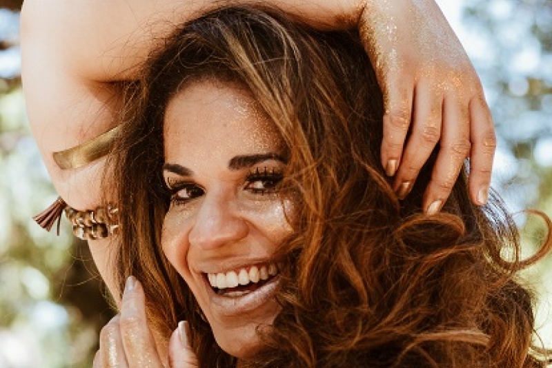 ANAADI canta Clara Nunes no Teatro do Centro Histórico Cultural Santa Casa