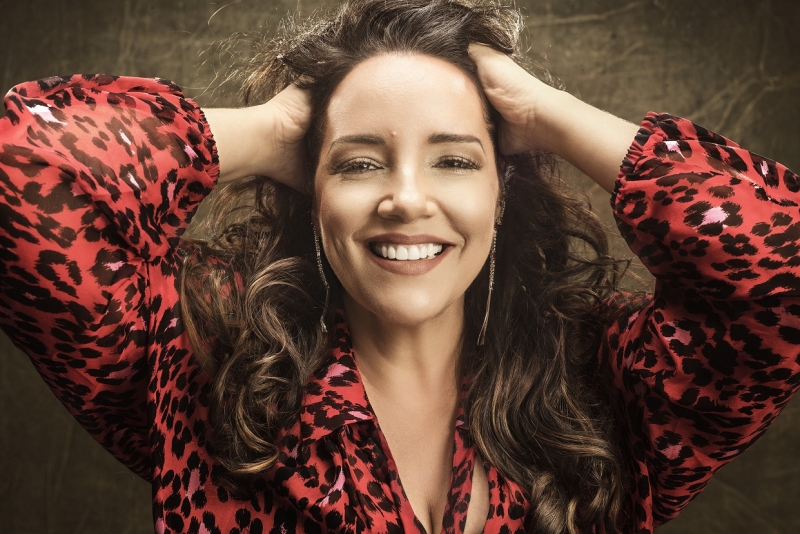 Ana Carolina retorna a Porto Alegre em maio com o show 'Fogueira em Alto Mar'