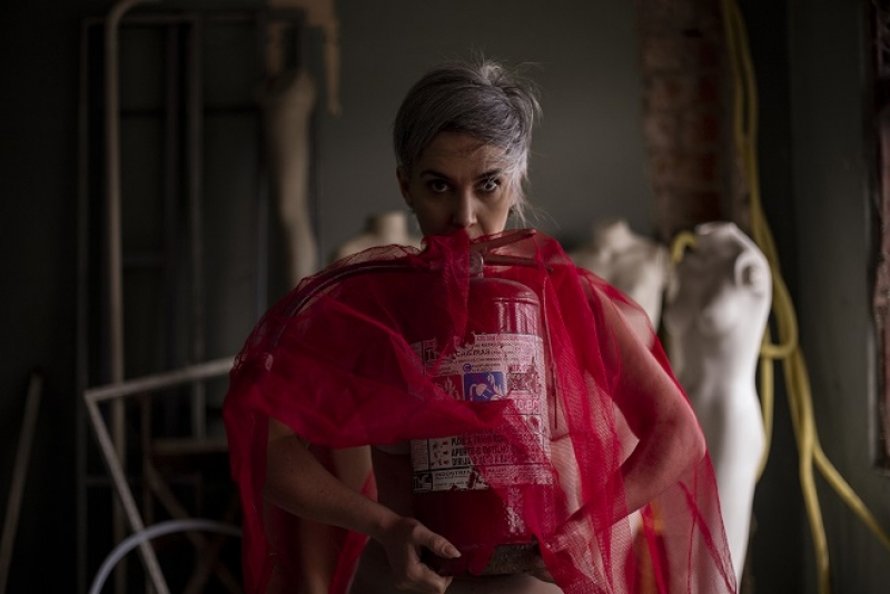 Adriana Deffenti apresenta o show 'Controversa4' nesta quinta-feira