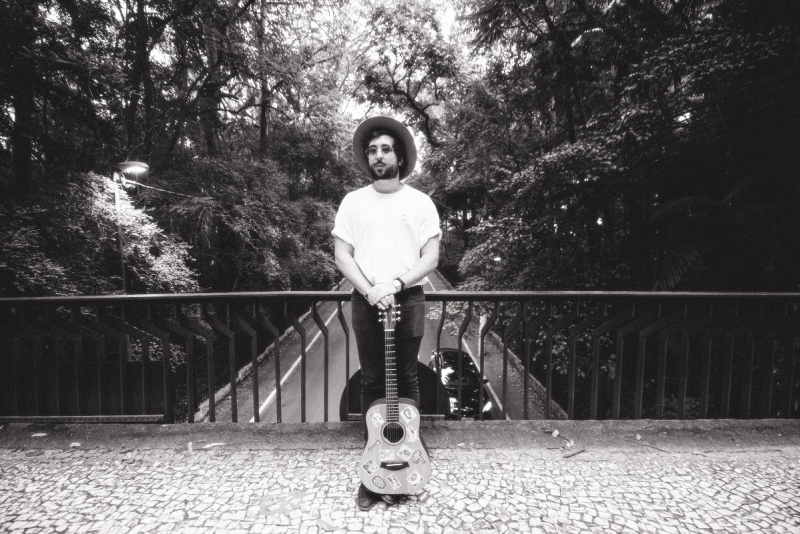 Zeeba lança vídeo da versão acústica de 'Never Let Me Go'