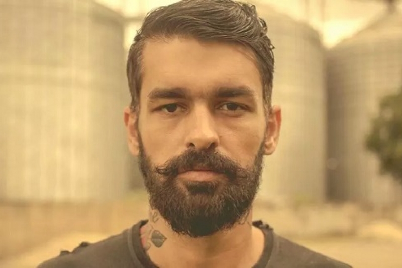Esteban Tavares lança 'Segunda-Feira 2020', em parceria com Gabriê