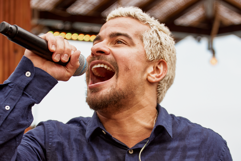 Com inspiração em sua infância, Thiago Martins lança 'O Amor Vai Encontrar Você'