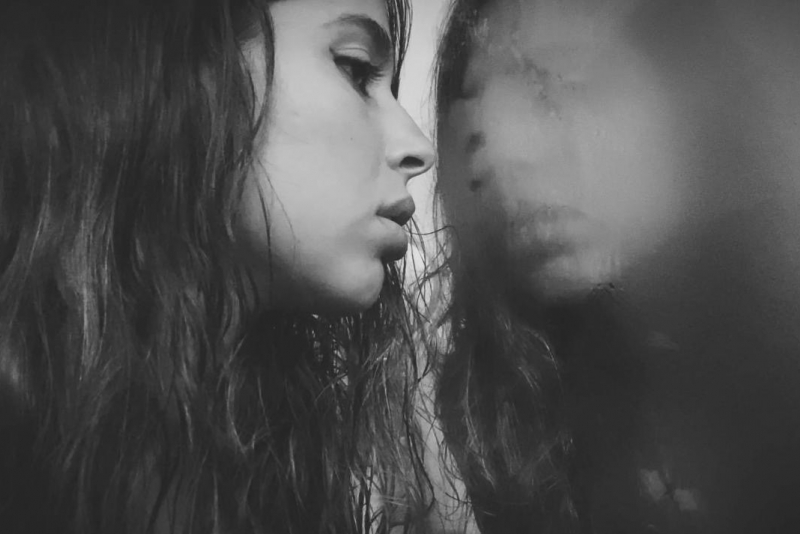 Tuca Mei lança faixa  'Quer me amar (mergulhar)' acompanhada de videoclipe 