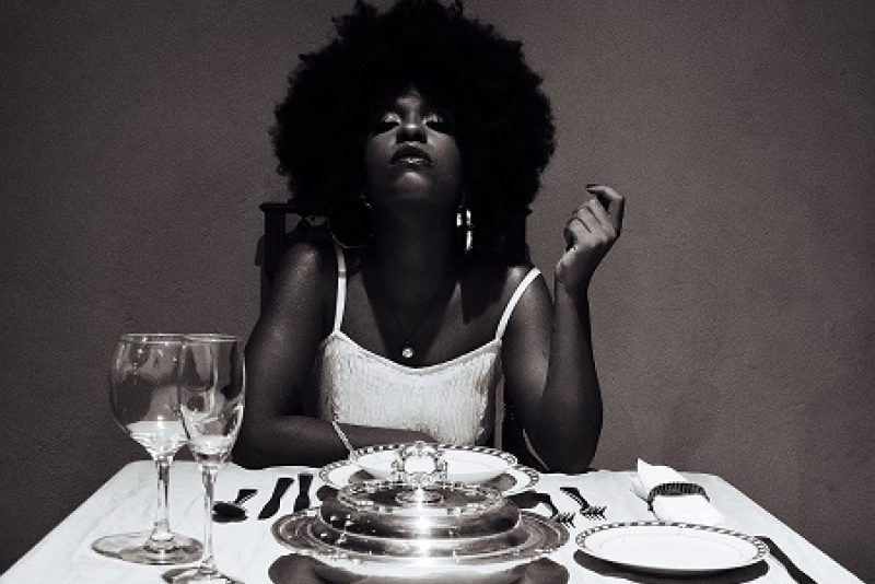 Saskia apresenta live set em espetáculo especial na TV Batekoo, no YouTube