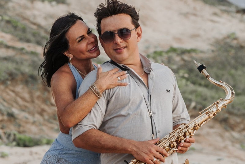 Gretchen lança 'Tan Tímida', composição do filho Gabriel Miranda