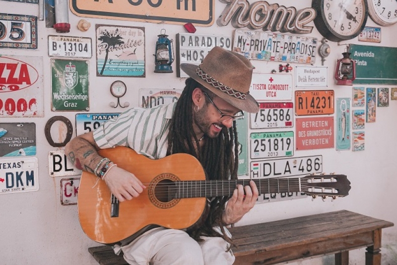 Gabriel Elias lança nesta sexta-feira a faixa 'Diferente de Tudo' em parceria com Atitude 67