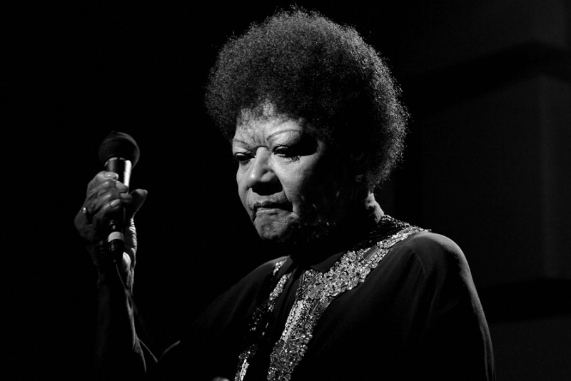   Alaíde Costa se apresenta nesta sexta no Festival #CulturaEmCasa