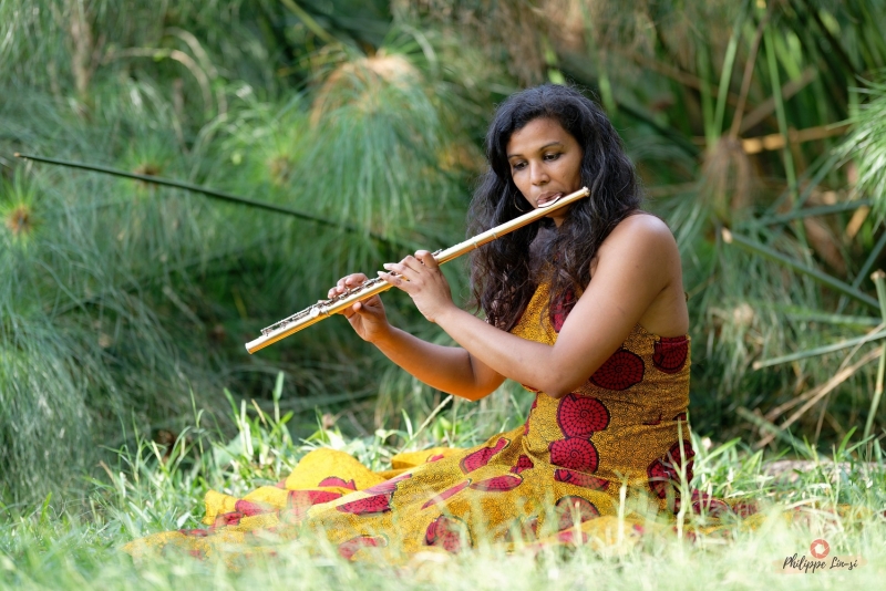 Aliança Francesa promove concerto online com a flautista francesa Solehya