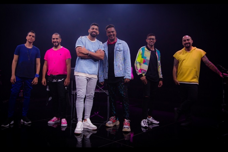 Dilsinho e Sorriso Maroto 'Juntos' em show drive-in e com transmissão pelo YouTube