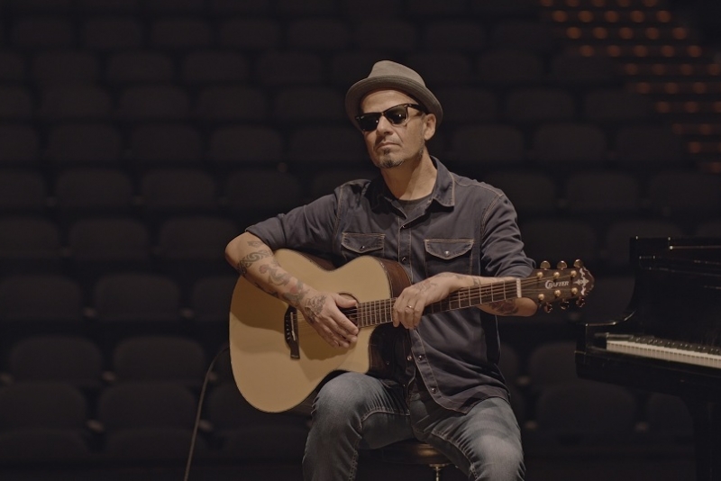 O Titã Sérgio Britto é o convidado desta sexta-feira, da série Teatro Sérgio Cardoso 40 anos