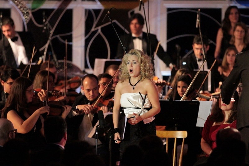No dia 23 de agosto o Theatro São Pedro recebe a turne da Camerata OntoArte com a soprano Carla Maffioletti