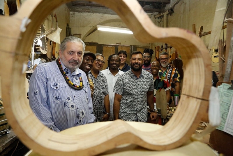 Moacyr Luz e Samba do Trabalhador apresentam live no feriado de 12 de outubro