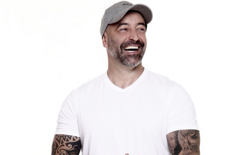 Cris Pereira apresenta 'Meu Nome Não é Jorge' no Porto Alegre Comedy Club