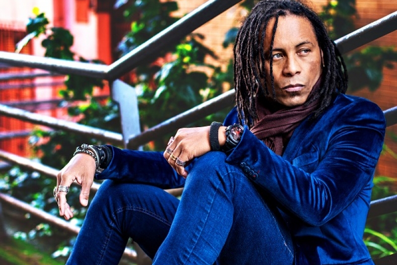 Serginho Moah apresenta Live Show neste domingo, (22)