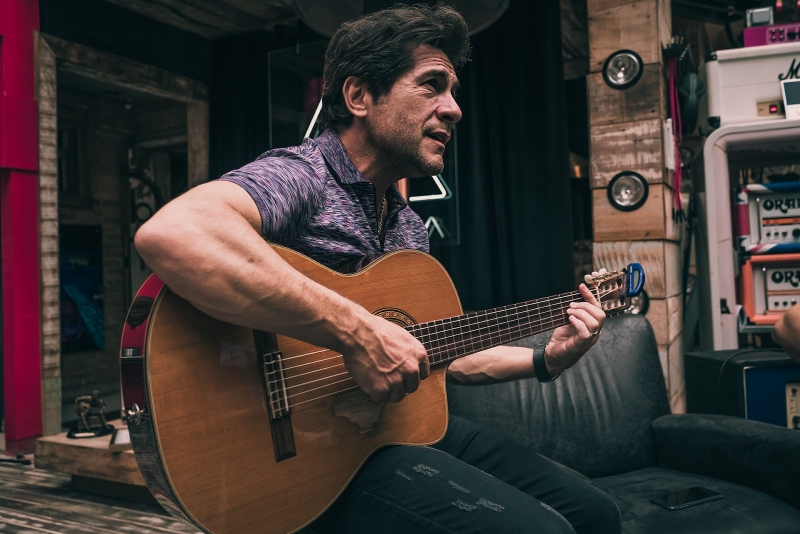 Cantor Daniel lança a nova faixa 'Te Trago à Tona', acompanhada de videoclipe 