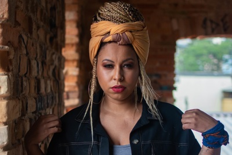 'Caos', single inédito de AYA, completa tracklist de seu primeiro EP 