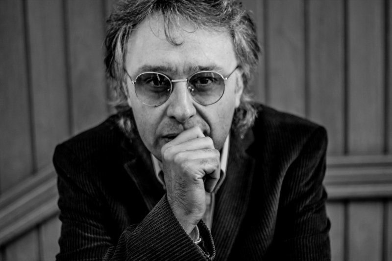 A edição de setembro do república do rock recebe Luciano Albo e a banda Baby Budas