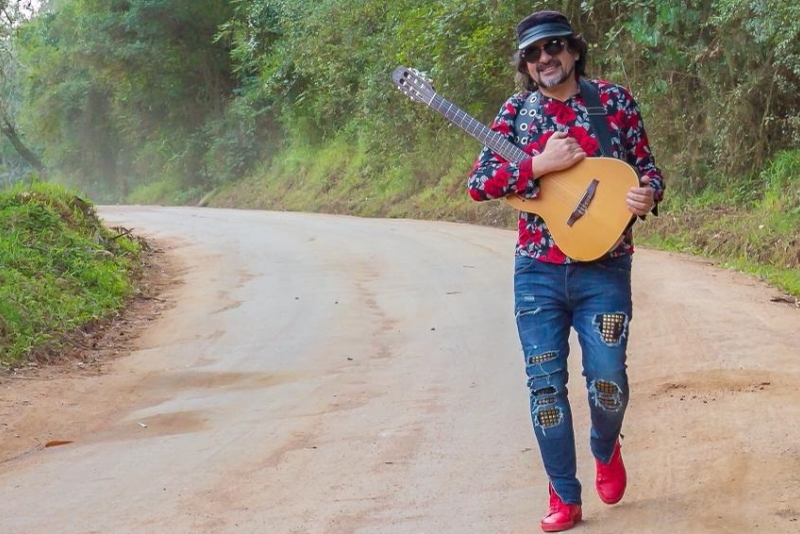 ShowIn apresenta live do cantor Chico Saratt direto da Europa