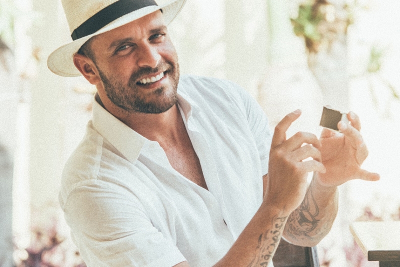 Diogo Nogueira recebe novos talentos do samba na live 'Conversa de Botequim 2'