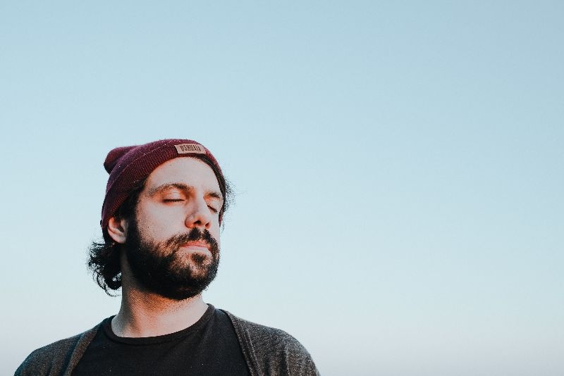 Matheus Noronha lança single com Pedro Borghetti e Rodrigo Carazo